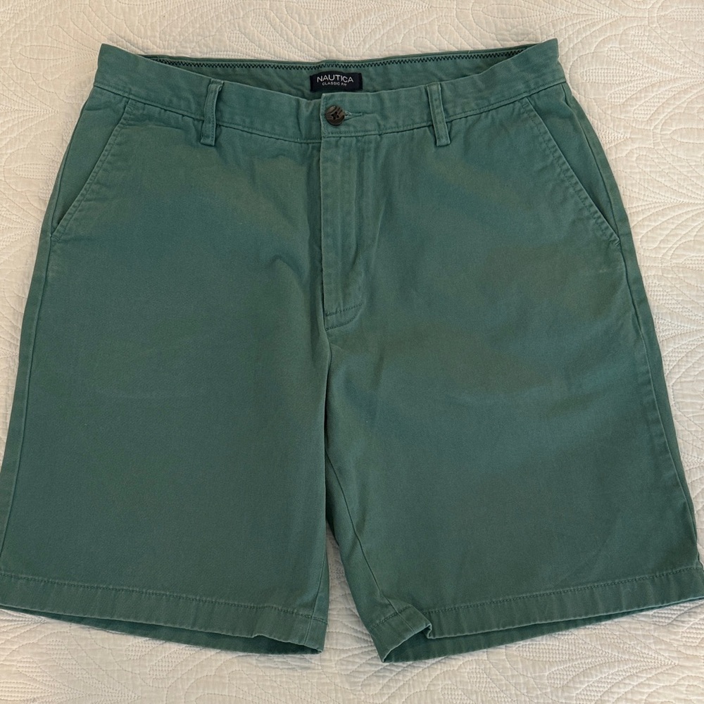 Nautica Men's Green Flat Front Shorts